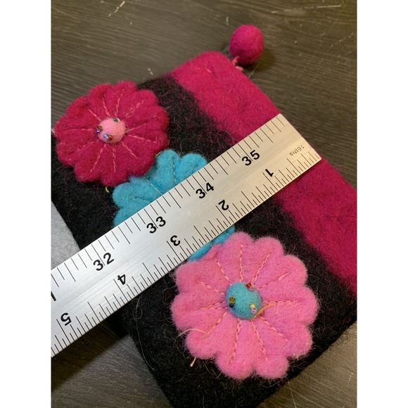 Rising Tide Flower Felted Wool Notions Pouch Knit  Crochet Wool Made in Nepal - Picture 6 of 7